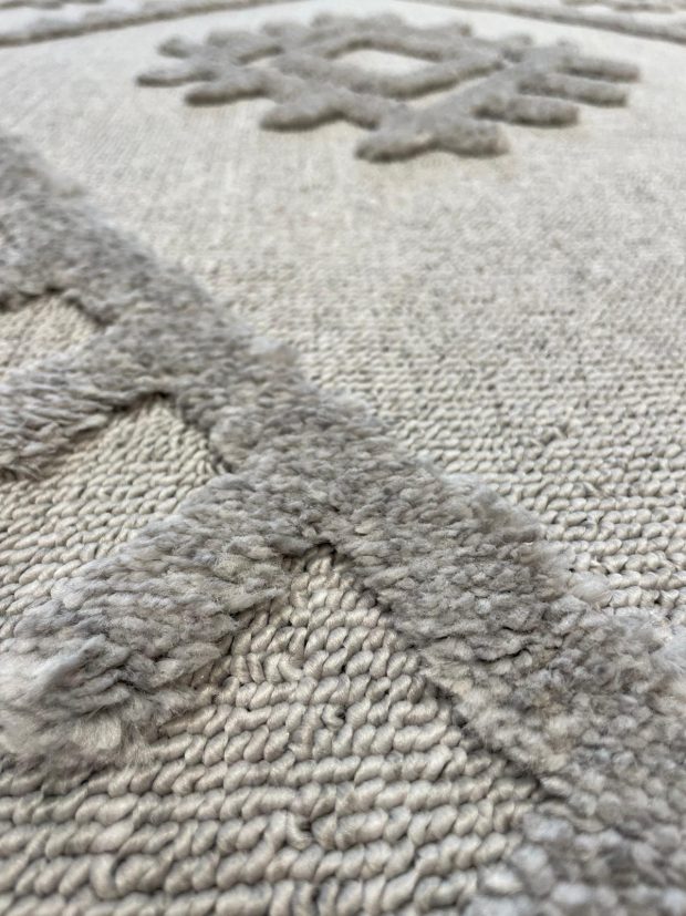 שטיח אפור מעויינים