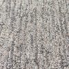שטיח אפור עם פרנזים תקריב