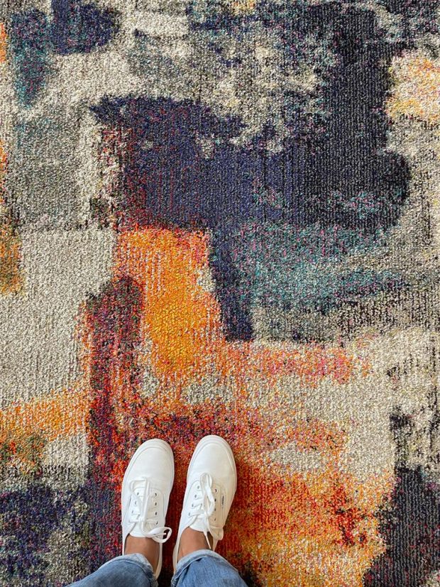 שטיח צבעוני מודרני