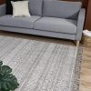 שטיח אפור מרוקאי עם פרנזים
