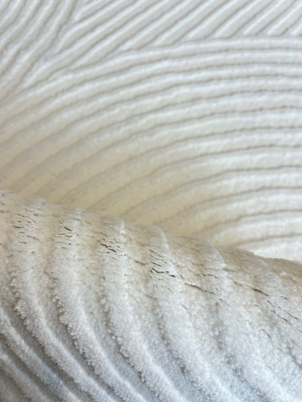 שטיח חריטות לבן