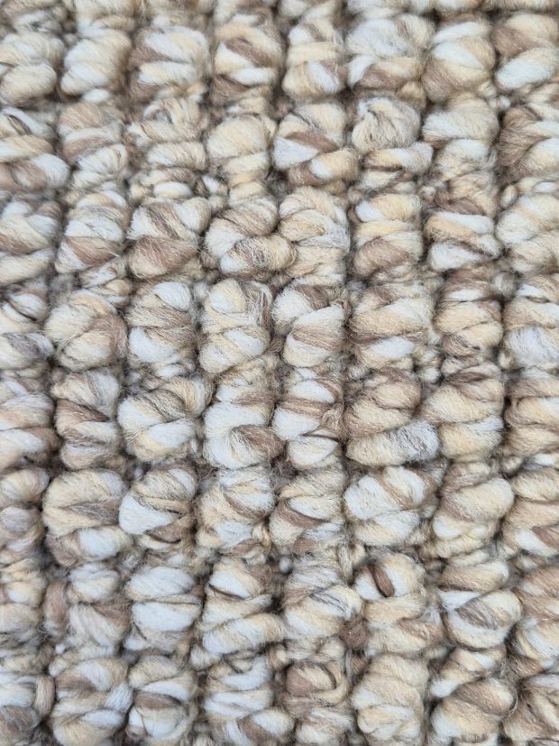 שטיח לולאות בגוון בז'