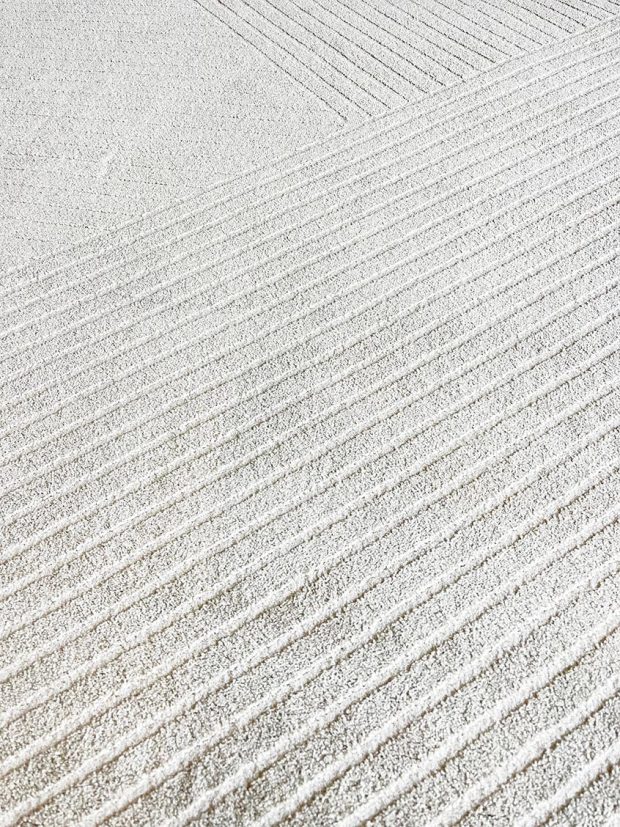 שטיח לבן א-סימטרי