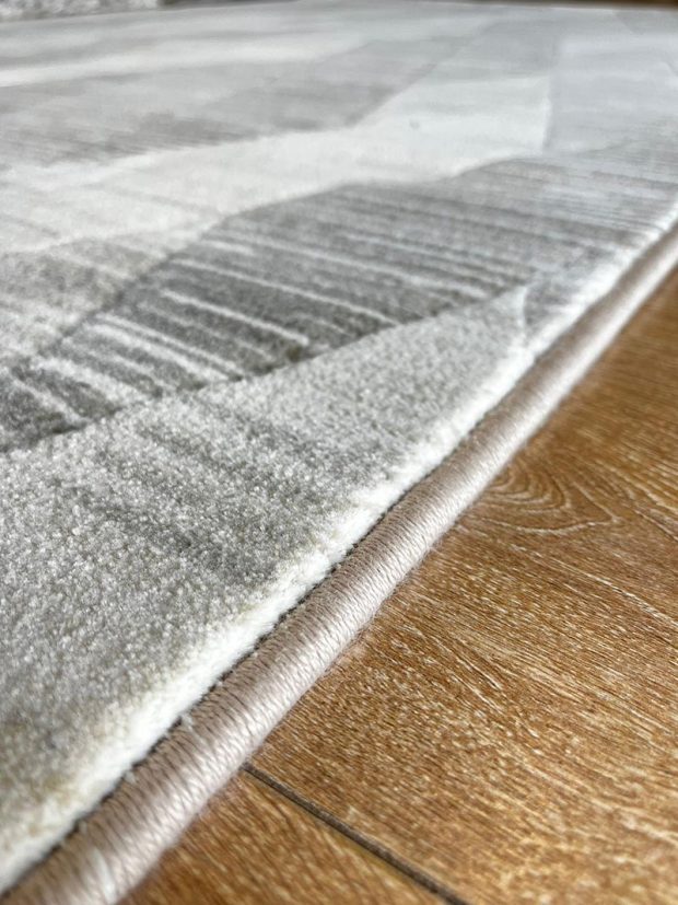 שטיח מעויינים אפור