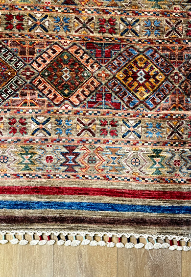 שטיח צבעוני עבודת יד