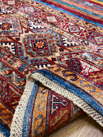 שטיח עבודת יד צבעוני