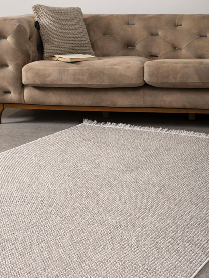 שטיח לולאות בז׳ כהה בסלון